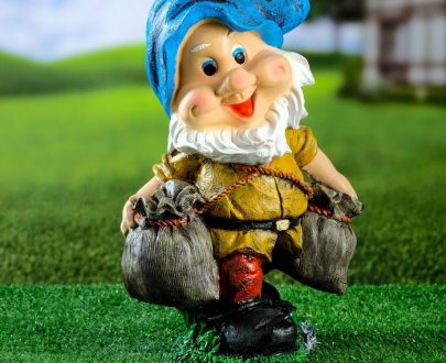 Садовая фигура Гномик с двумя мешками 21х34 см.