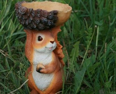 Кормушка для птиц Белка с желудем, 23х19 см.