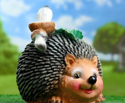 Садовая фигура Ежик с 2-мя грибами, 24 см.