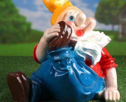 Садовая фигура Гном сидячий 46х39 см.