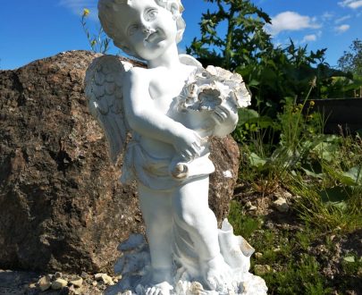 Садовая фигура Ангел с цветами, 51 х 32 см.