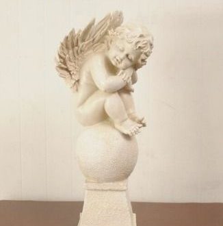 Садовая фигура Ангел на шаре маленький, 38х19 см.