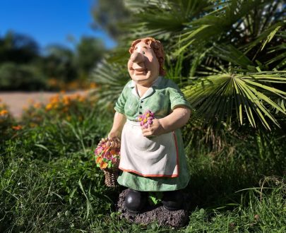 Садовая фигура Хозяйка 66х32 см.