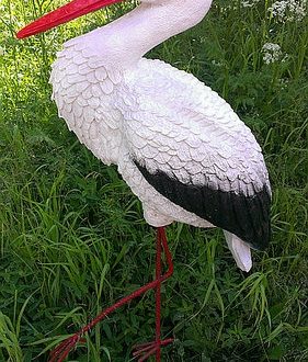 Садовая фигура Аист с грудкой 70х29 см