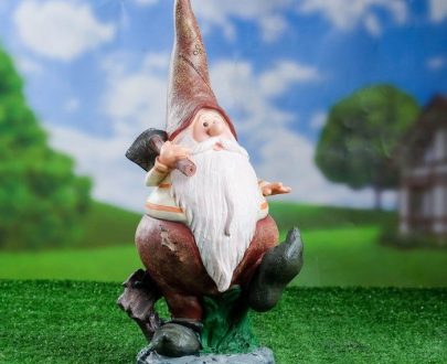 Садовая фигура Гном островерхий с мотыгой 45х28 см.