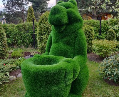 Топиарная фигура Медведь с корзиной, 175х100х135 см.