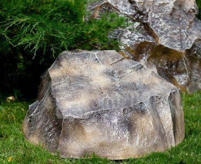 Декоративная крышка на люк Камень средний, 58х51х27 см.