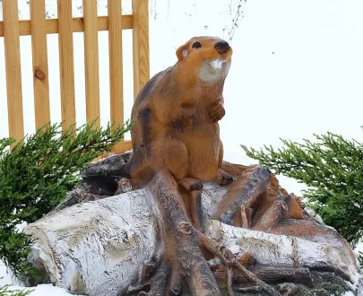 Декоративная крышка на люк Бобер на запруде, 92х75х96 см.