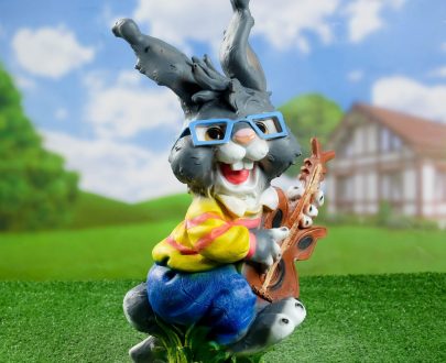 Садовая фигура Заяц с гитарой 60 х 35 см.