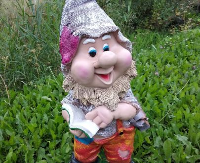 Садовая фигура Гном с книжкой 67х33 см.