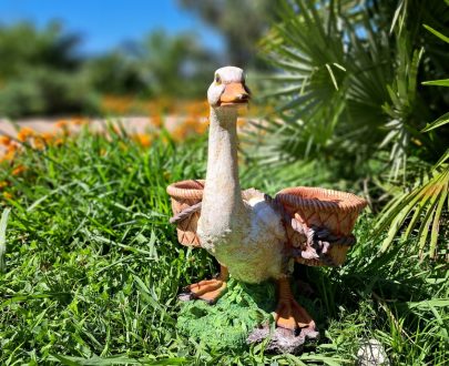 Садовое кашпо для цветов Гусь, 45х38 см.