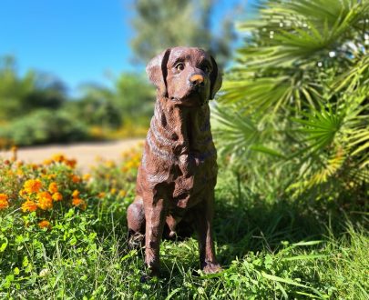 Садовая фигура собака Лабрадор шоколадный 65 х 54 см
