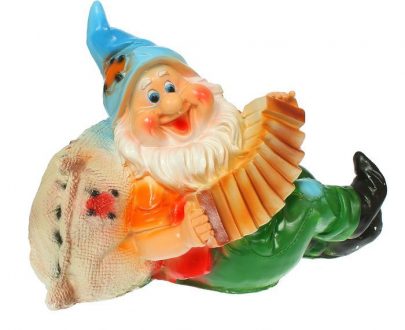 Садовая фигура Гномик с гармошкой 26х34х22 см.