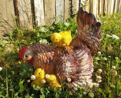 Садовая фигура Курочка с цыплятами сидячая, 34х35 см.