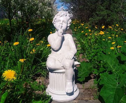 Античная скульптура Мальчик на колонне, 63х33 см.