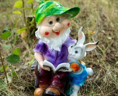 Садовая фигура Гном с зайцем и книжкой 31х44 см.