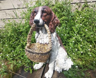 Садовая фигура Собака с корзиной в зубах, 64 см.