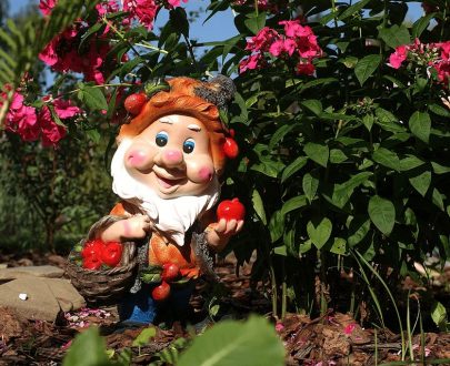 Садовая фигура Гномик с корзинкой яблок 22х43 см.