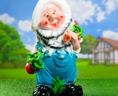 Садовая фигура Гном с морковкой шагает 55х40 см.