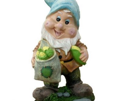 Садовая фигура Гномик с мешком кукурузы 21х36 см.
