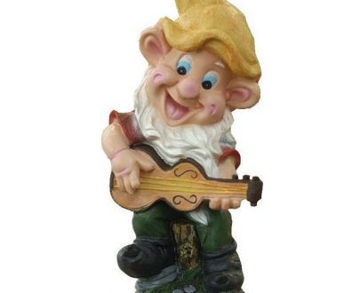 Садовая фигура Гном с гитарой сидячий 22х42 см.
