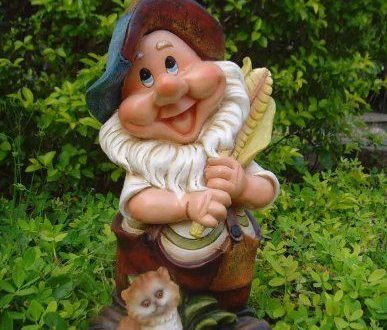 Садовая фигура Гном с котенком 18х38 см.