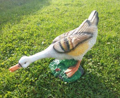 Садовая фигура Гусыня шея вниз, 38 см.