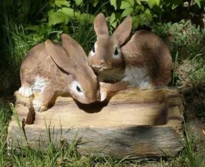 Садовая фигура Два зайчика у корыта, 20х32 см.