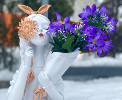 Кашпо Ваза  девушка с ромашкой и букетом, 30Х23Х12 см