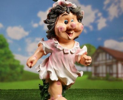 Садовая фигура Девочка с цветком 62х35 см.