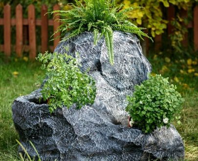 Декоративная крышка на люк Камень с 3-мя кашпо, 94х90х85 см.