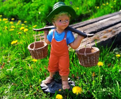 Садовая фигура Мальчик с коромыслом с корзинами, 48х33 см.