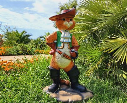 Садовая фигура мультяшный Кот со шпагой 44 х 56 х 91 см