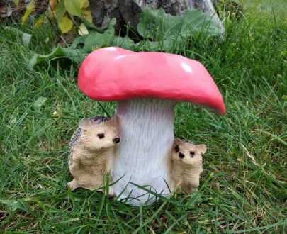 Садовая фигура Гриб мухомор с ежами , 40 см.