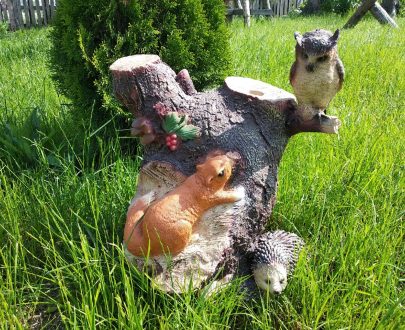 Декор для сада Пень с совой и белкой, 48х56 см.