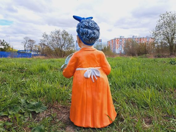 Садовая фигура Дачница с капустой 85х50 см.