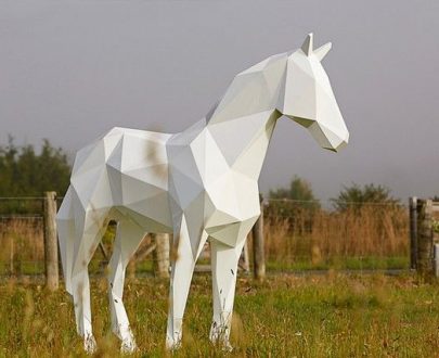 Полигональная фигура Конь 293 х 225 х 82 см