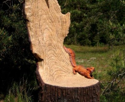 Скульптура Кресло-пень с вороном и белкой 175х70х70 см