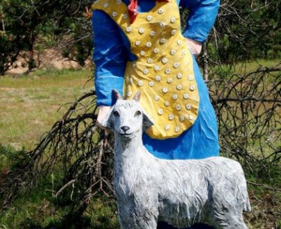 Скульптура Баба с козой 120х75х60 см