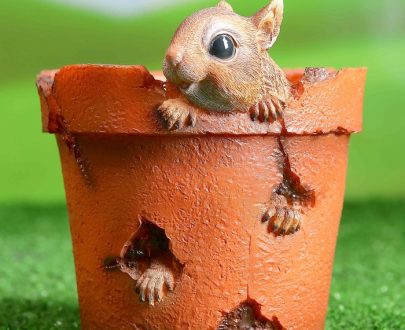 Кашпо Белка в горшочке лапки наружу