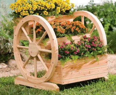 Деревянная цветочница с тремя кашпо