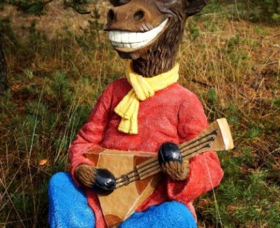 Скульптура Лось с балалайкой 105х65х45 см