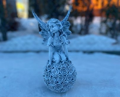 Античная Скульптура Фея на шаре с цветами 30Х23Х12 см