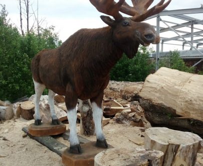 Деревянная скульптура Лось 260 x 120 x 250 см