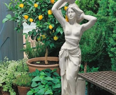 Садовая скульптура Античная девушка с фонарем 138х49 см