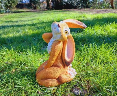 Садовая фигура Зайка позирует  28х15 см