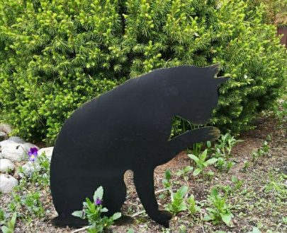 Декор из метала Кошка лижет лапу 27х23 см