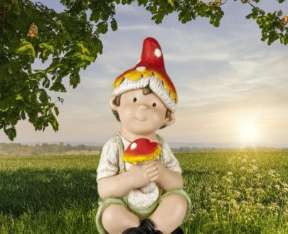 Садовая фигура Мальчик Гоша в шапке мухамора 40х21 см