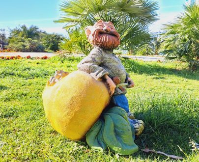 Садовая фигура Дед с репкой 35х43х47 см