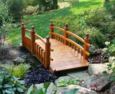 Садовый мостик из дерева